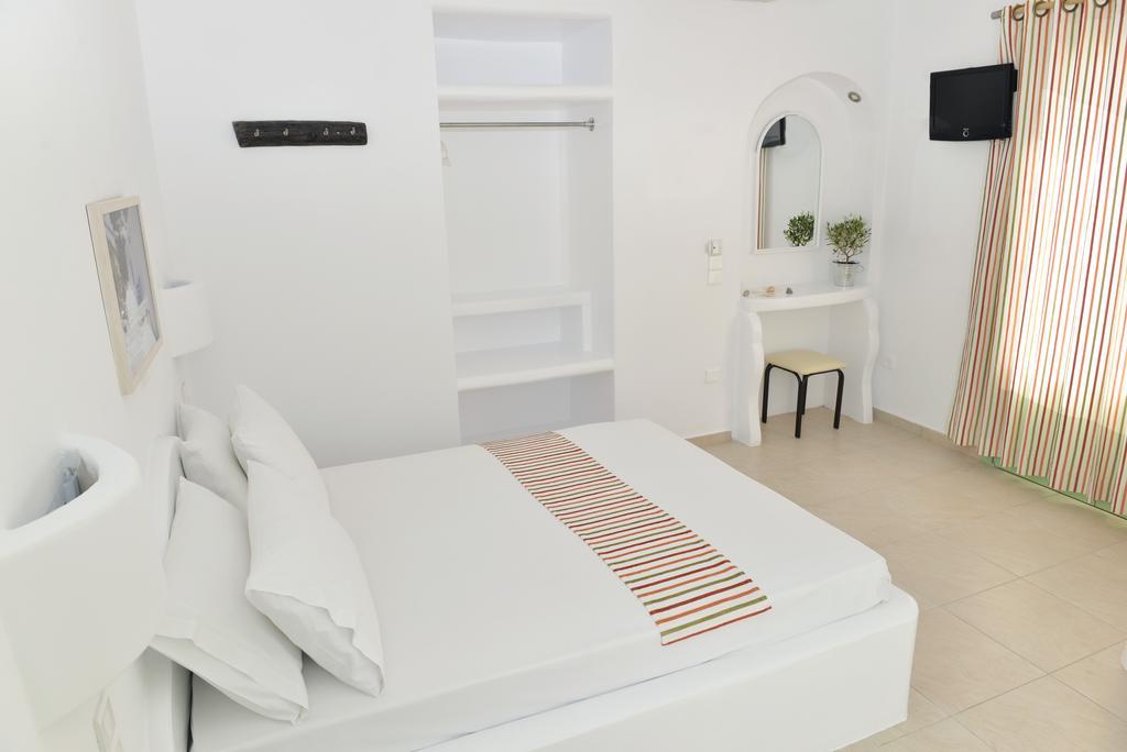 Noon Beyond Accommodation Pollonia Habitación foto